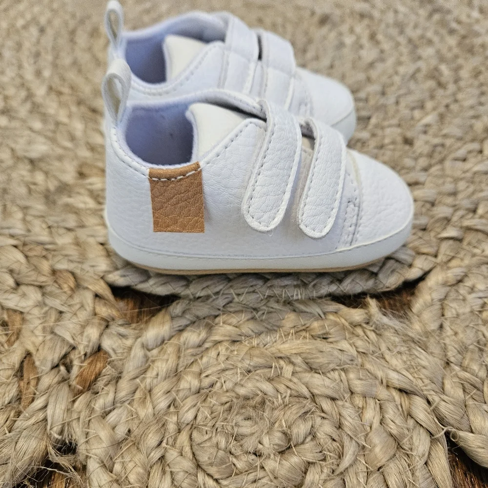 Stylish Kids Shoes Set - White and Brown 3 Pair Size 2 Infant (11)